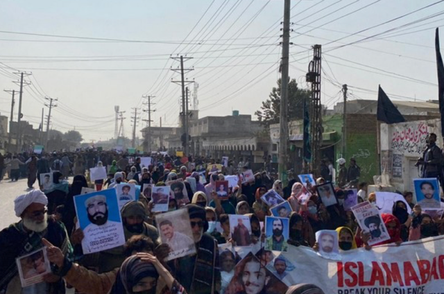 Pakistan: Thousands join Baloch march against genocide as it organises sit-in vigil at Dera Gazi Khan